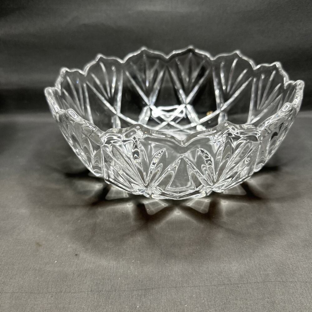 Vintage Clear Pressed Glass Serving Bowl Scalloped Edge Fan Design 8 1/4
